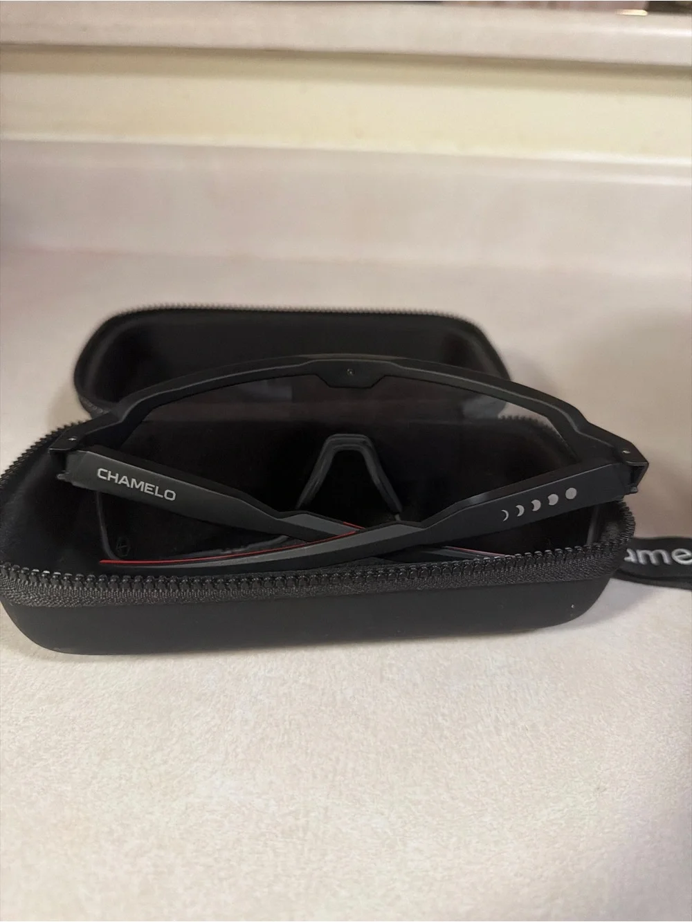 Chamelo Black Protective Visor Glasses - Sleek Shield Design